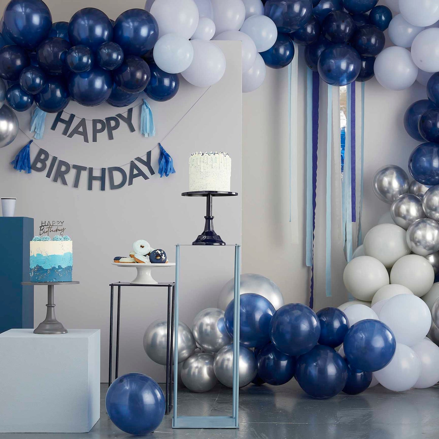 Ballonbogen-Set in Silber, Marineblau und Blau Luxuriöses