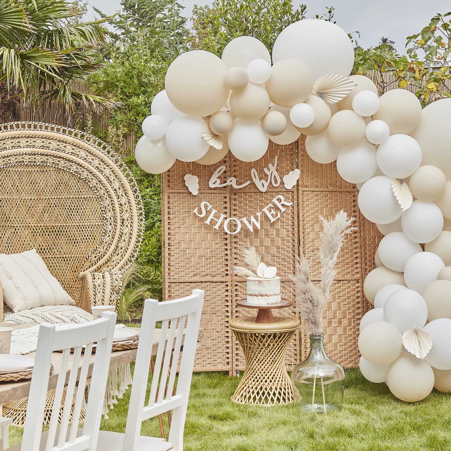 Ballonbogen Set Nude-weißer mit Papierfächern