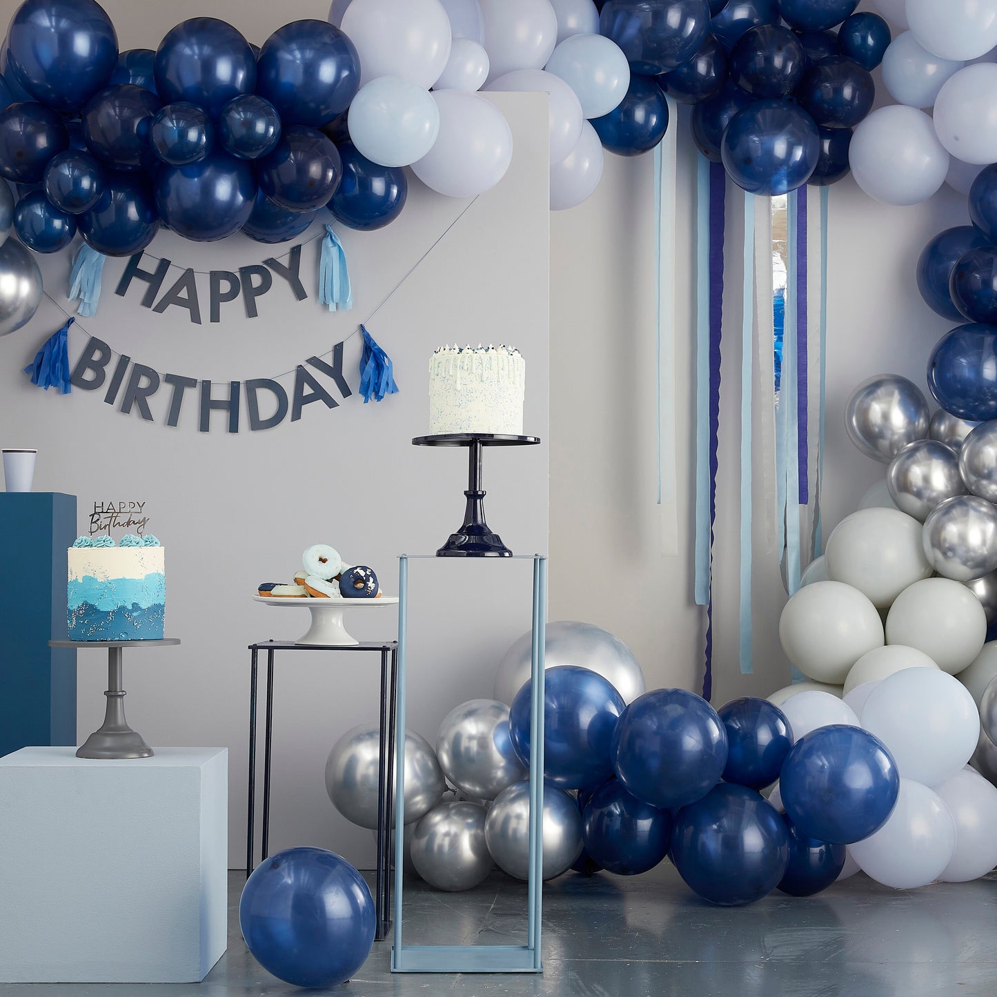 Blaue Wimpelkette Happy Birthday mit Quasten