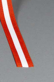 Geschenkband Nationalband rot, weiss 2,5 Meter