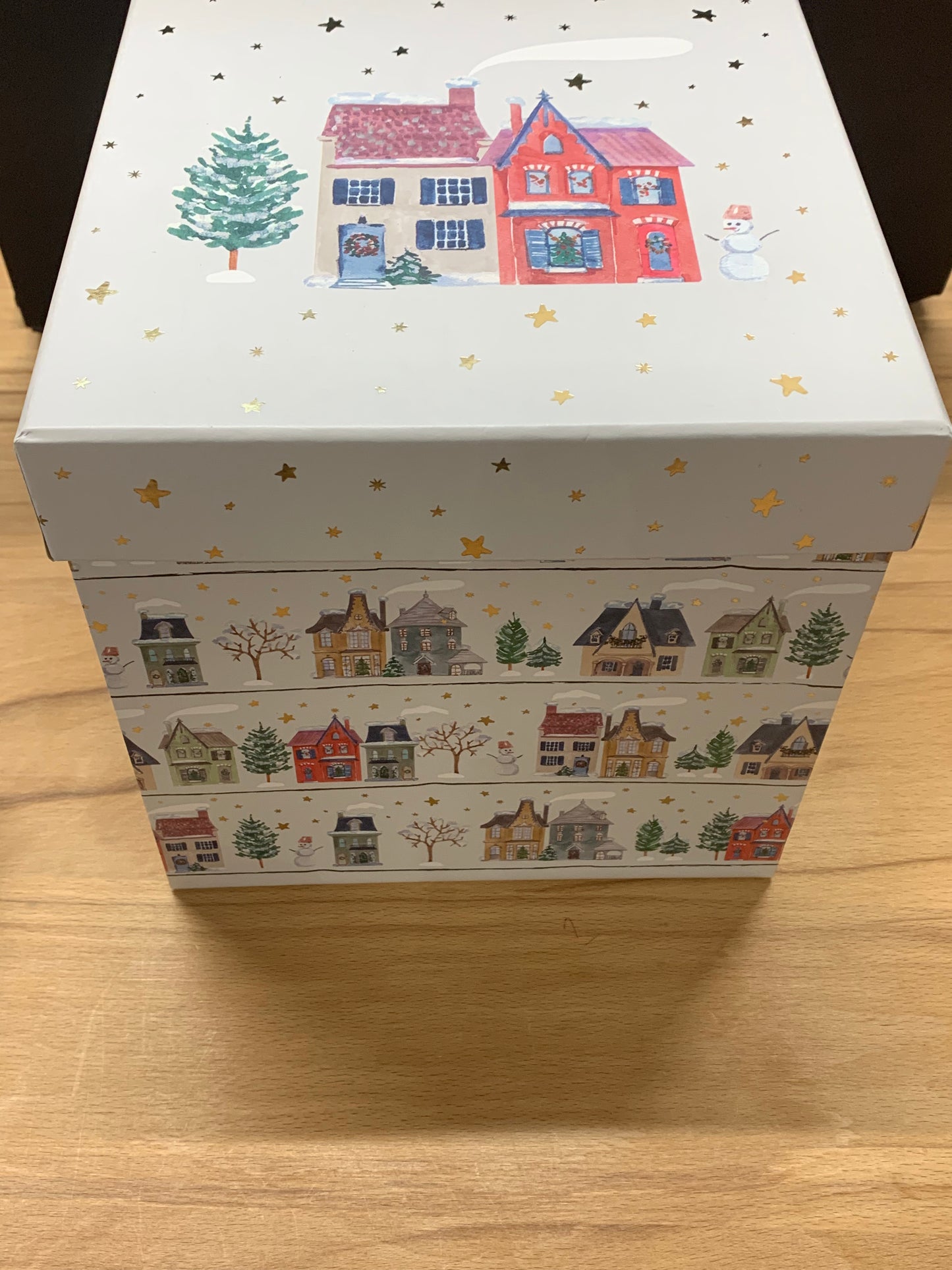 Geschenkbox Weihnachten mit haus und baum