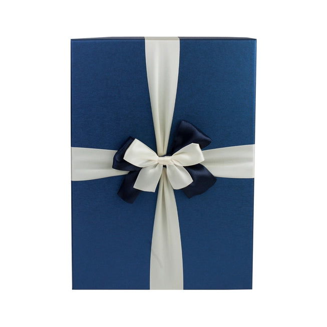 Rechteckigen, blaue Geschenkbox, cremefarbenem Band